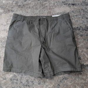Men's AE Camo color lgt. Green Jogger Shorts LARGE
